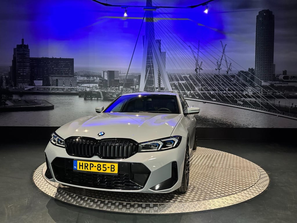 BMW 3-serie 318i m sport edition *schuifdak*shadow line*camera*laser*