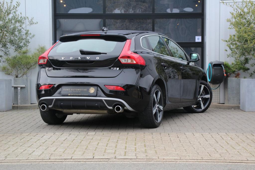 Volvo V40 1.5 t2 r-design automaat - leder/alcantara - led - navi - pdc + c