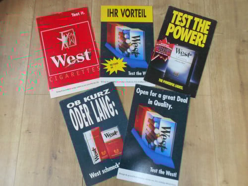 Vijf  reclameborden west cigarettes op geperst papier