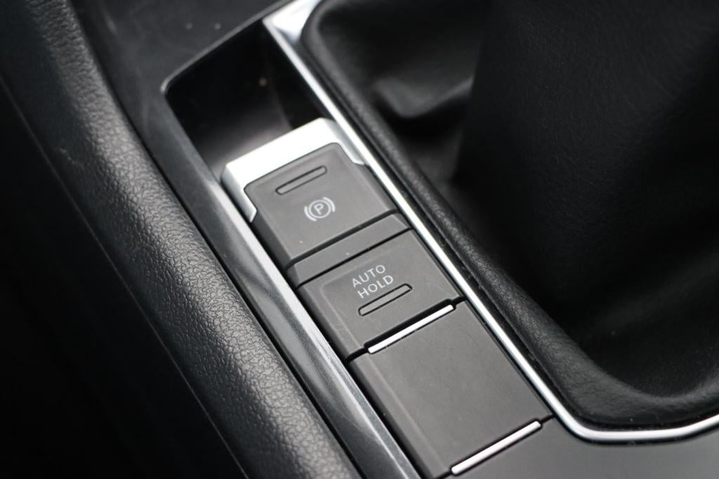 Volkswagen Tiguan 1.4 tsi comfortline business r | panoramadak | trekhaak |