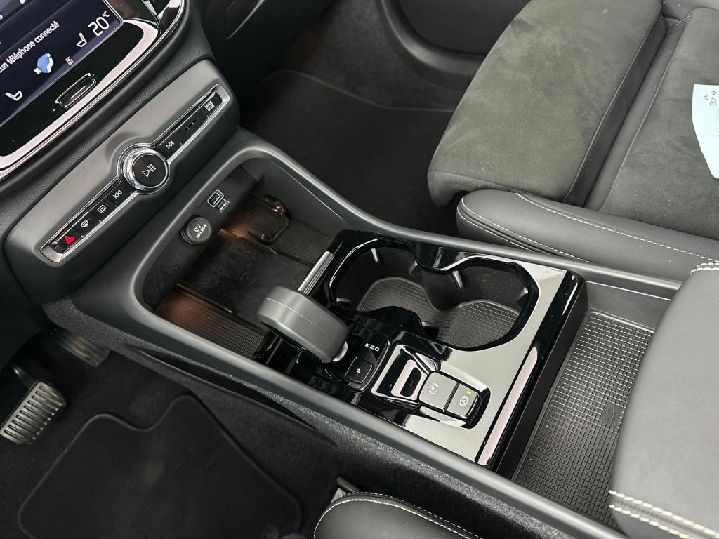Volvo XC40 t5 262pk recharge ultimate dark| pano| h&k| adap.cruise| camera