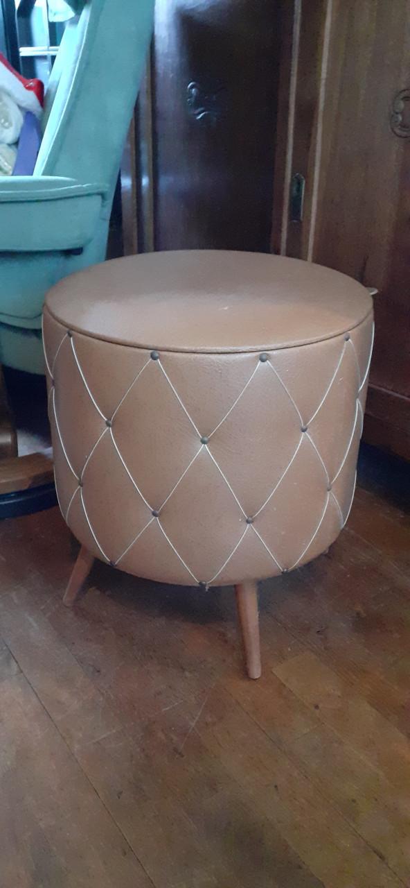 Poef met vacht......../ stoel / Poef-Naaibox