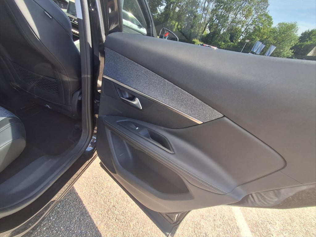 Peugeot 3008 1.2 pt 130pk s&s allure navigatie | apple carplay & android au