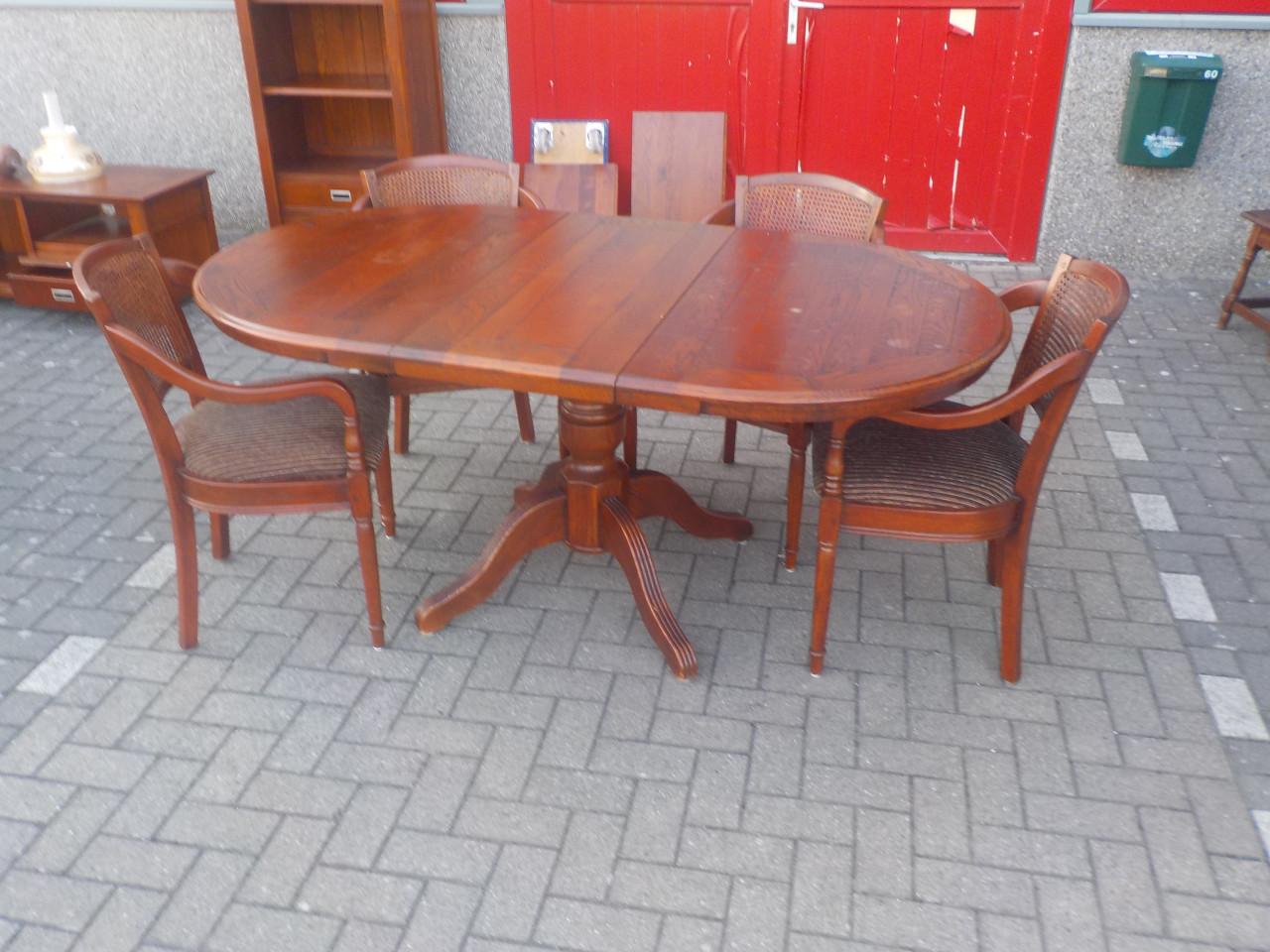 Mooie kwaliteit geheel massief dressoir in vrijwel nieuw staat