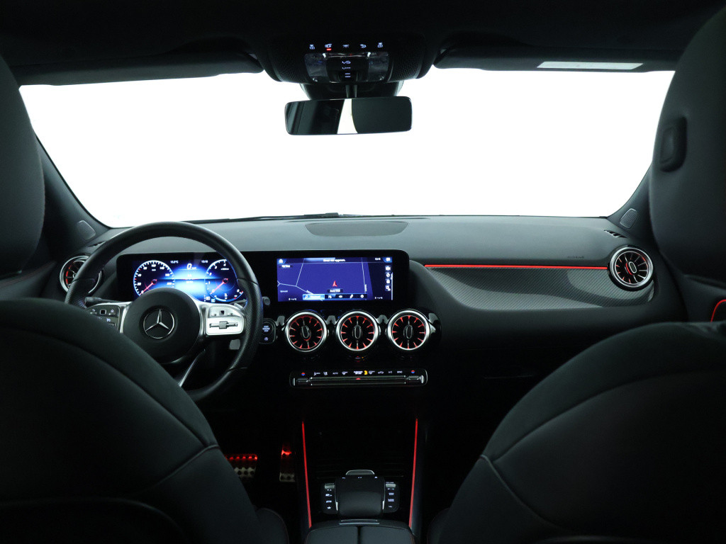 Mercedes-Benz Gla-klasse 180 business solution amg | sfeerverlichting | pan