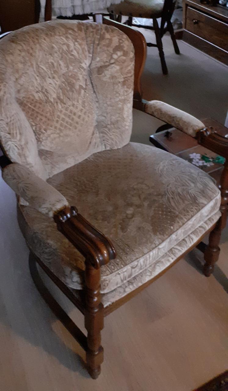 Gratis heel mooi oud stoeltje