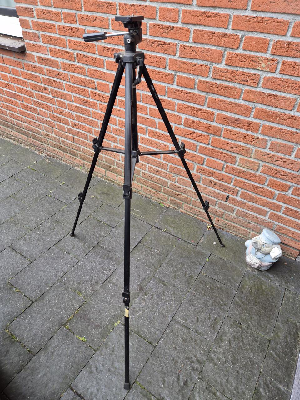 Tripod camera