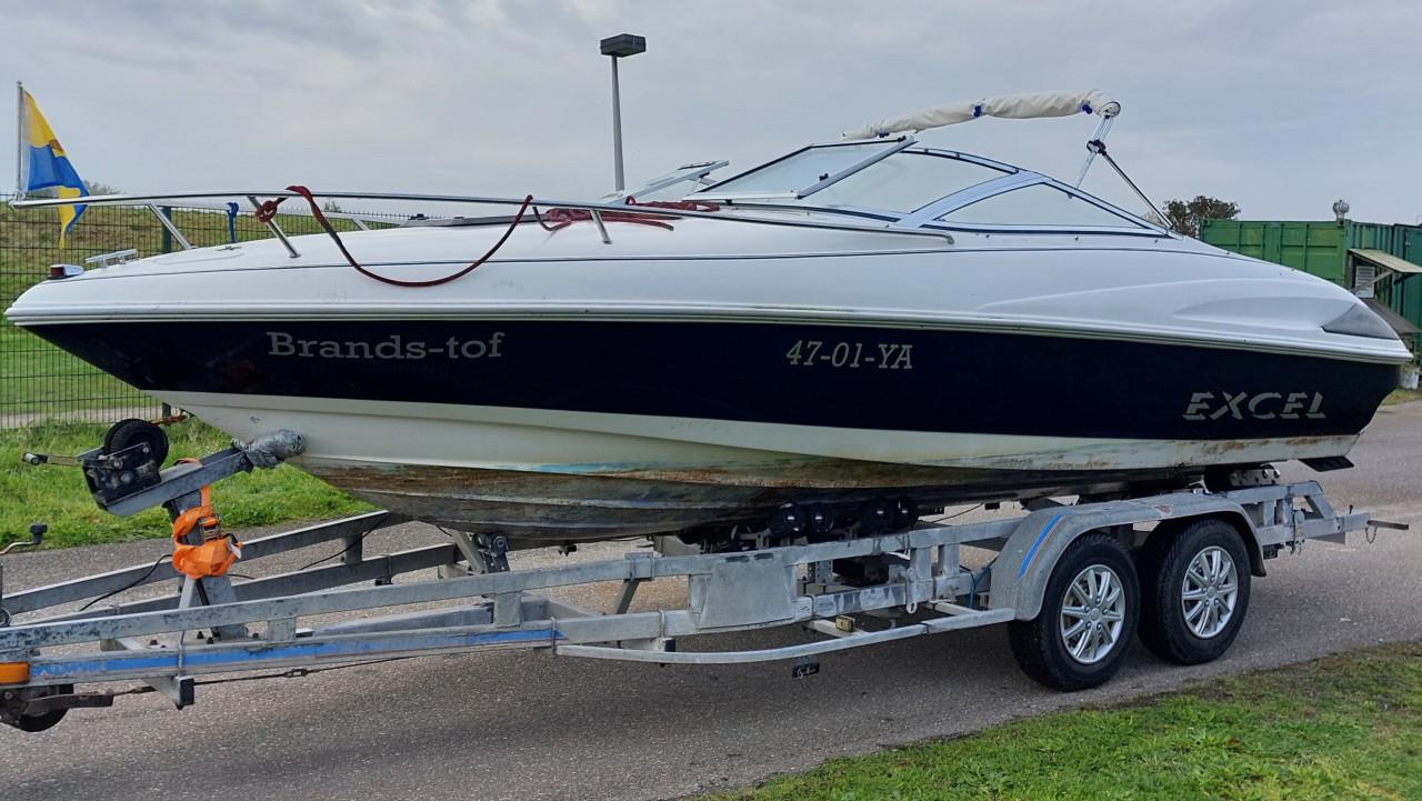 Wellcraft Excel 21 SL – Met  een kwalitatief goede dubbelassige trailer!