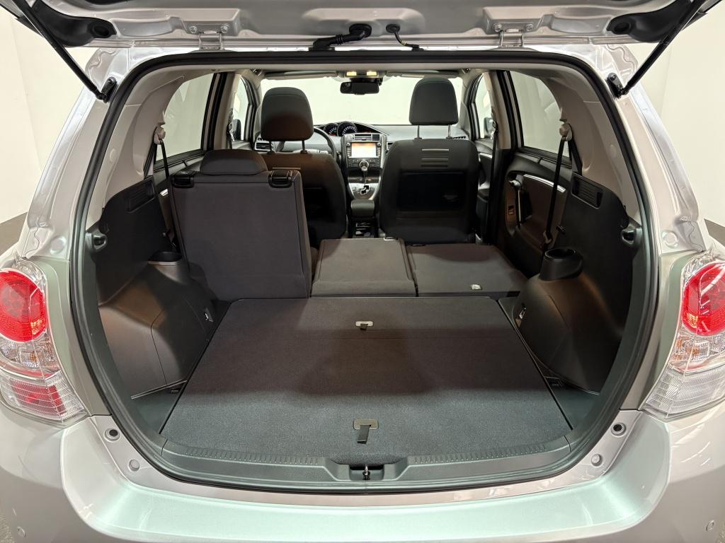 Toyota Corolla Verso 1.8 vvt-i skyview edition