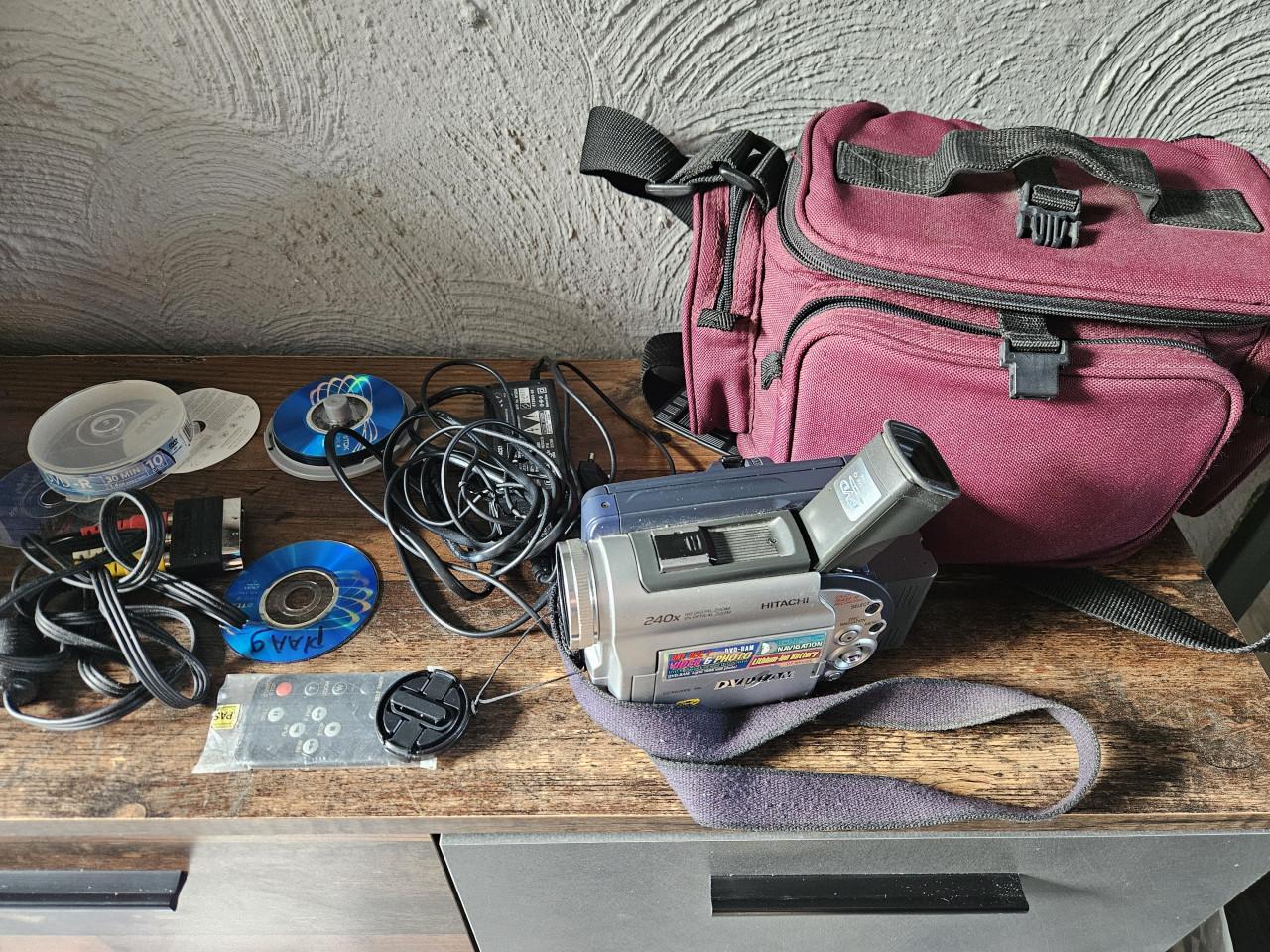 Hitachi DZ-MV200E DVD Camcorder met accessoires