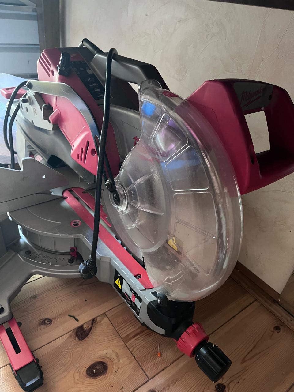 Milwaukee afkortzaag