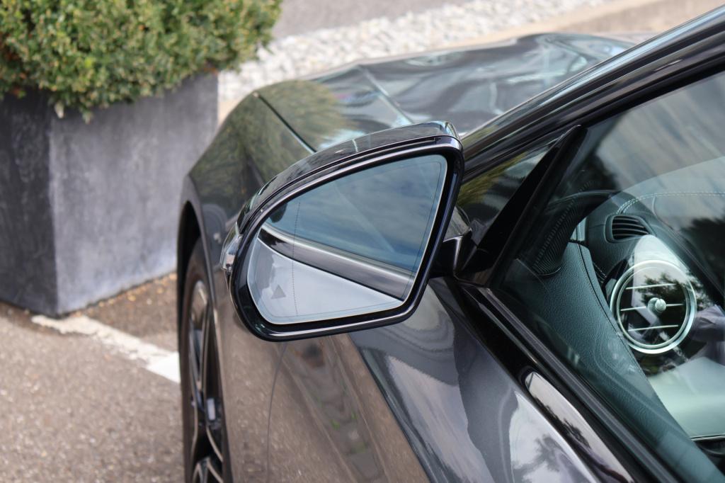Mercedes-Benz E-Klasse 200 business solution amg l panoramadak l burmester 