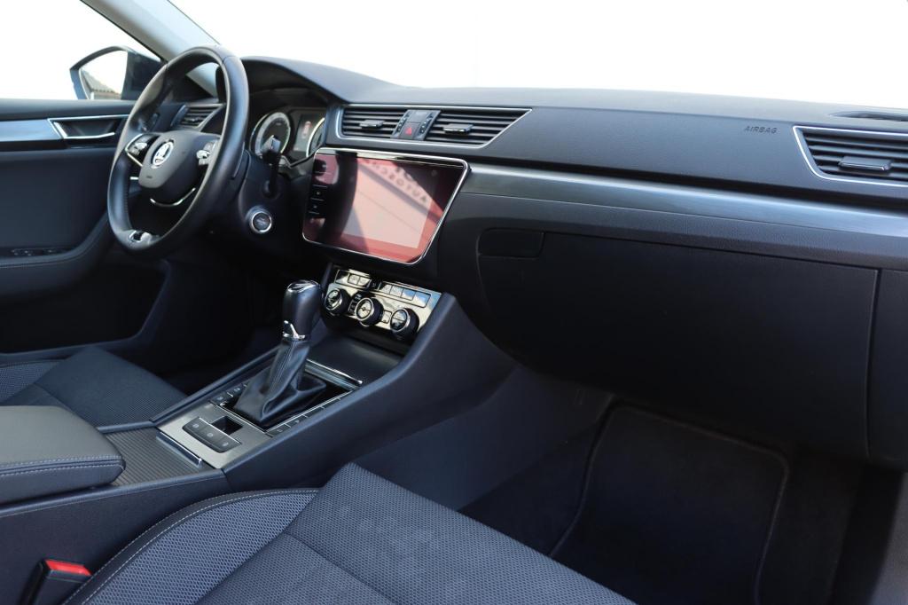 Skoda Superb combi 1.4 ehybrid style 218pk dsg6 | soh 93,1% | memory | stoe