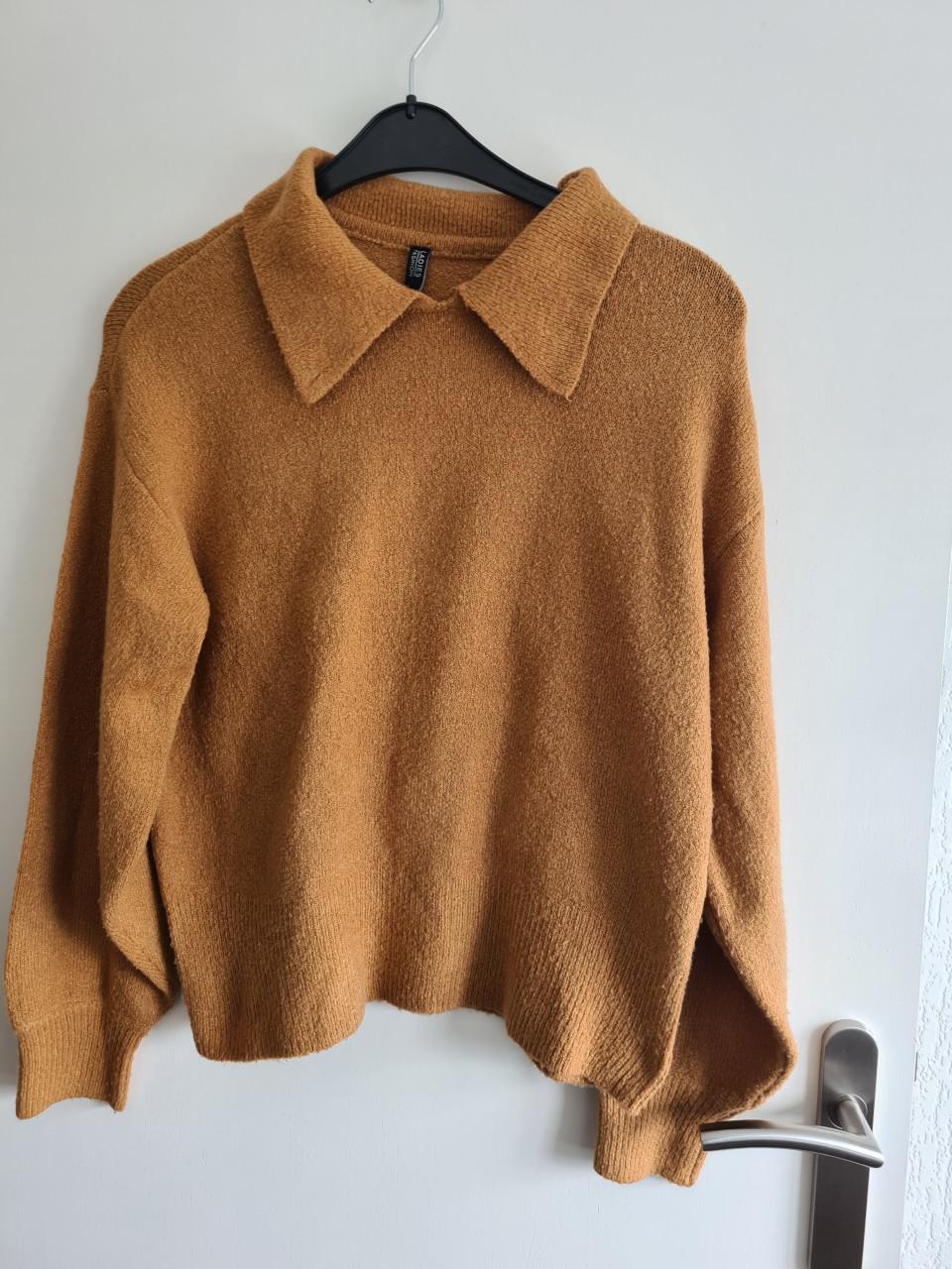 Camelkleurige - mosterdgele trui met kraag Maat L