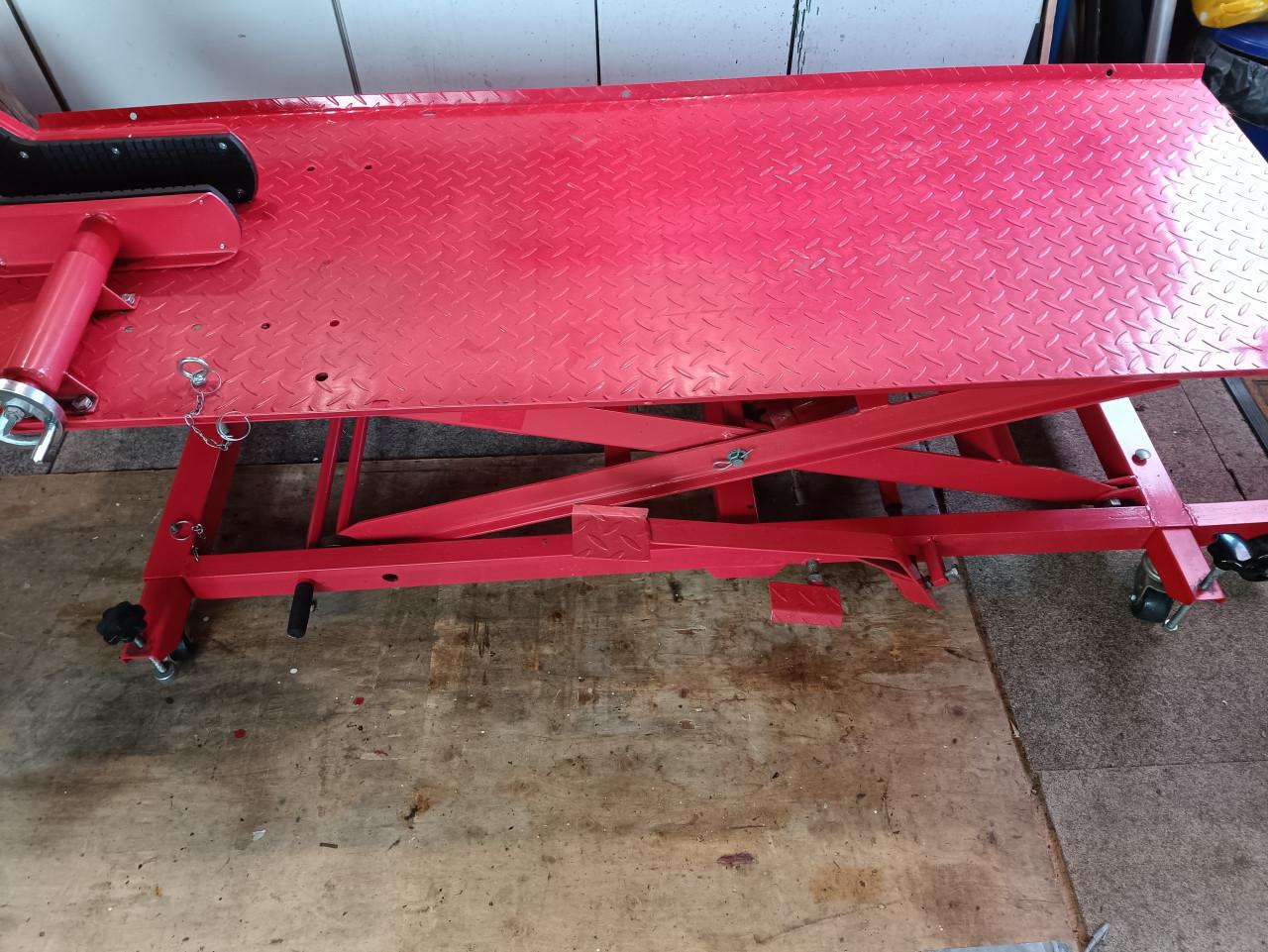 Zware stalen Hydraulische hefbrug tot een gewicht van 450 kg.