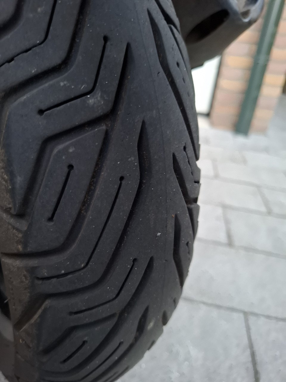 Kymco Agility 16+ geel kenteken