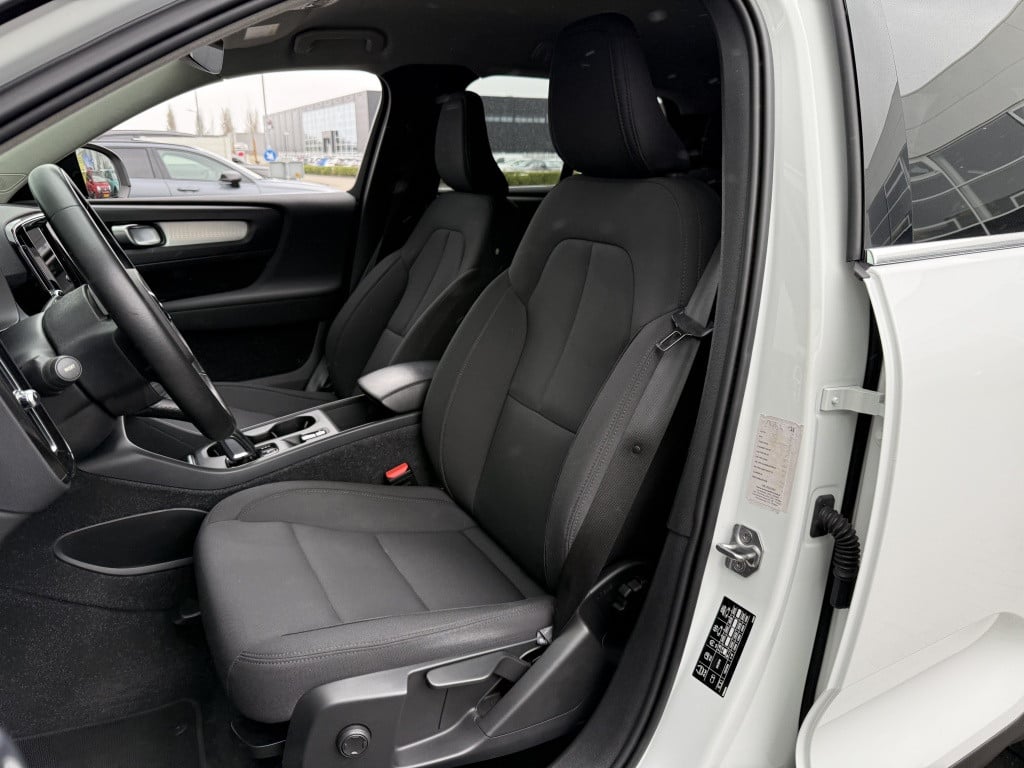 Volvo XC40 t5 262pk recharge business pro| navi| keyless| led| getint glas|