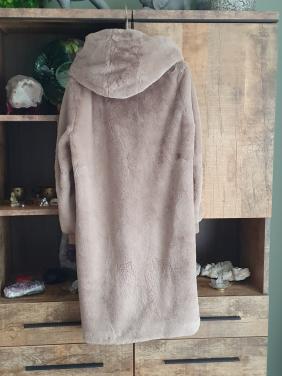 Prachtige moscow faux fure mantel