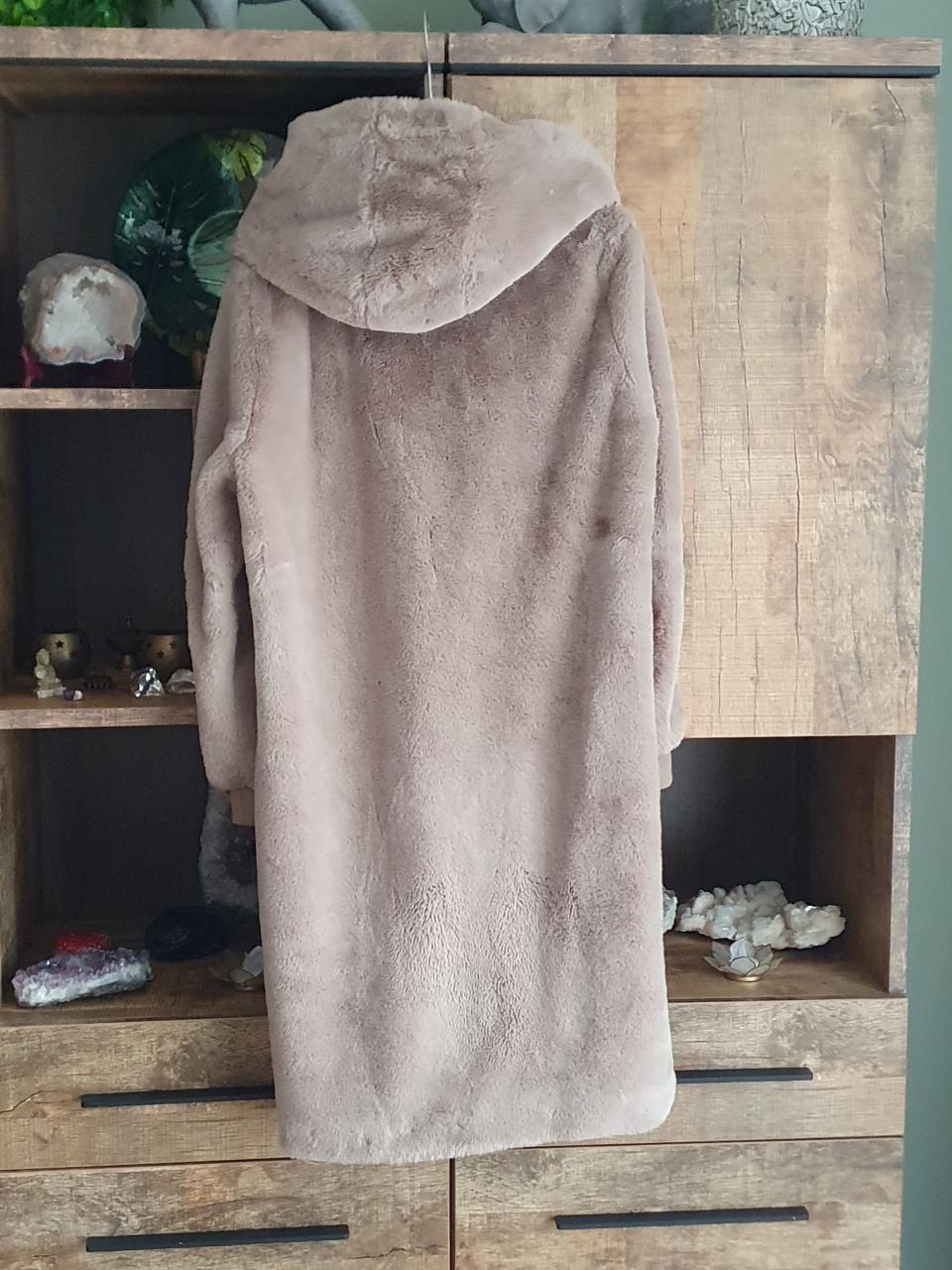 Prachtige moscow faux fure mantel