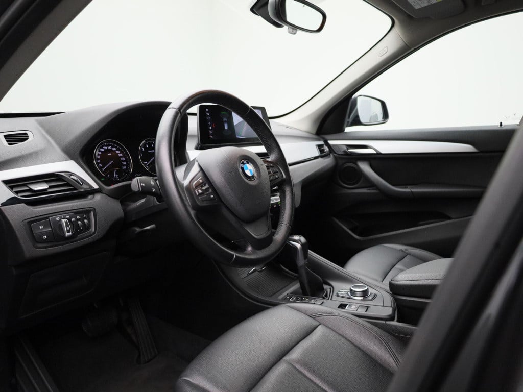 BMW X1 xdrive25e executive | automaat | lmv | parkeer sensoren | camera | c