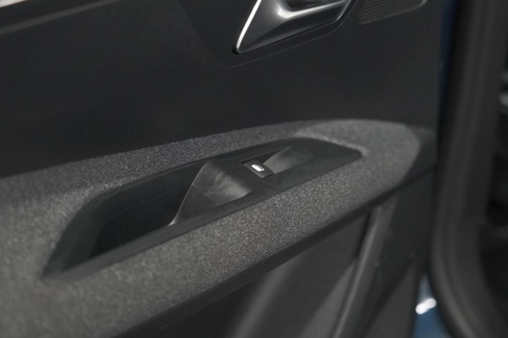 Peugeot 5008 puretech 130 eat8 active pack | 7 zitplaatsen | apple carplay 