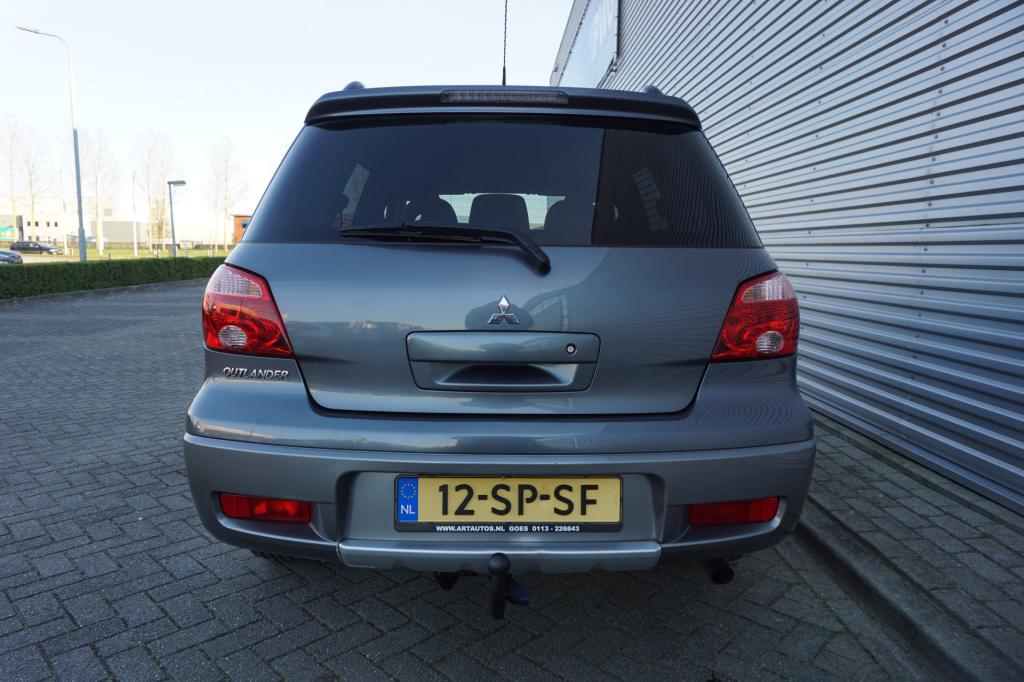 Mitsubishi Outlander 2.0 invite+ airco / cruise / elektr. ramen / trekhaak 