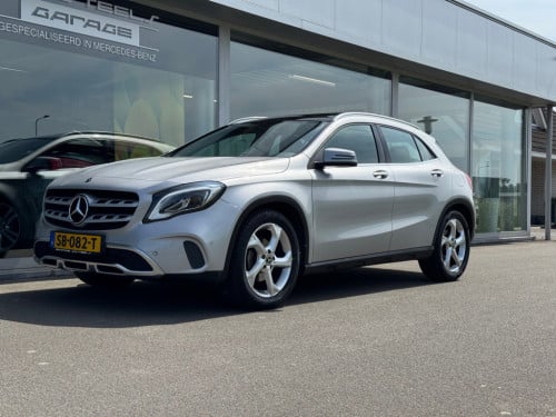 Mercedes-Benz Gla-klasse 180 business solution amg automaat / panoramadak ,