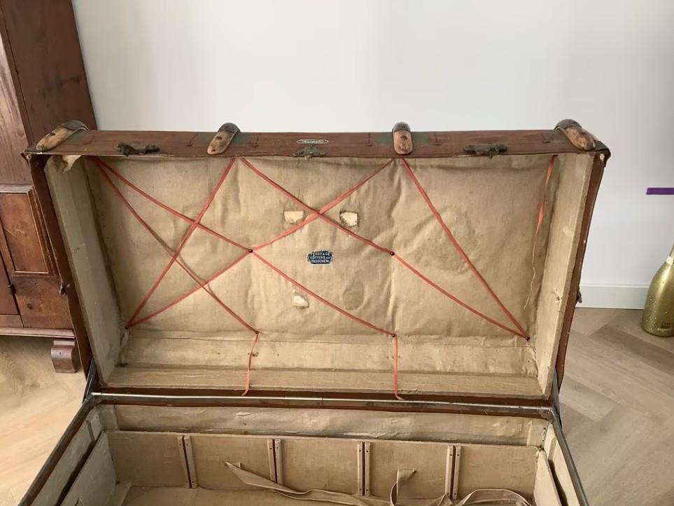 Originele antieke hutkoffer, scheepskoffer.