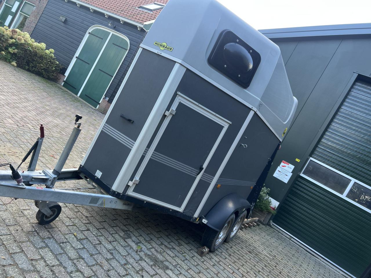 Humbauer 2 paards trailer export of reparatie
