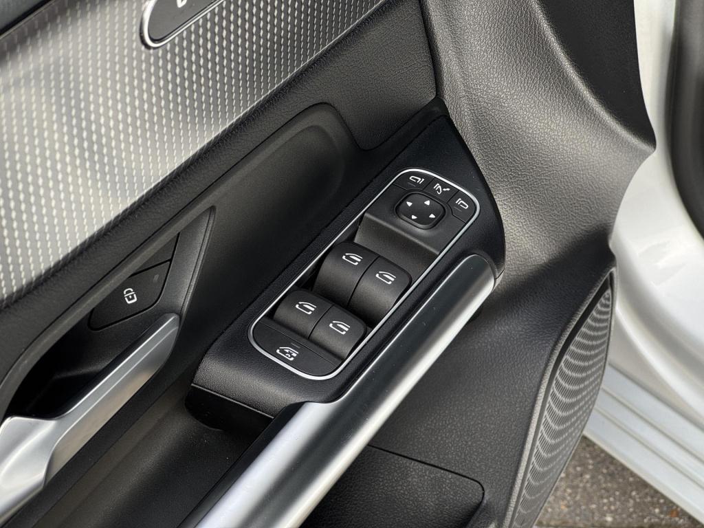 Mercedes-Benz B-Klasse 180 business solution incl. trekhaak afneembaar!
