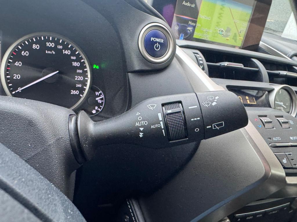 Lexus Nx 300h awd business line