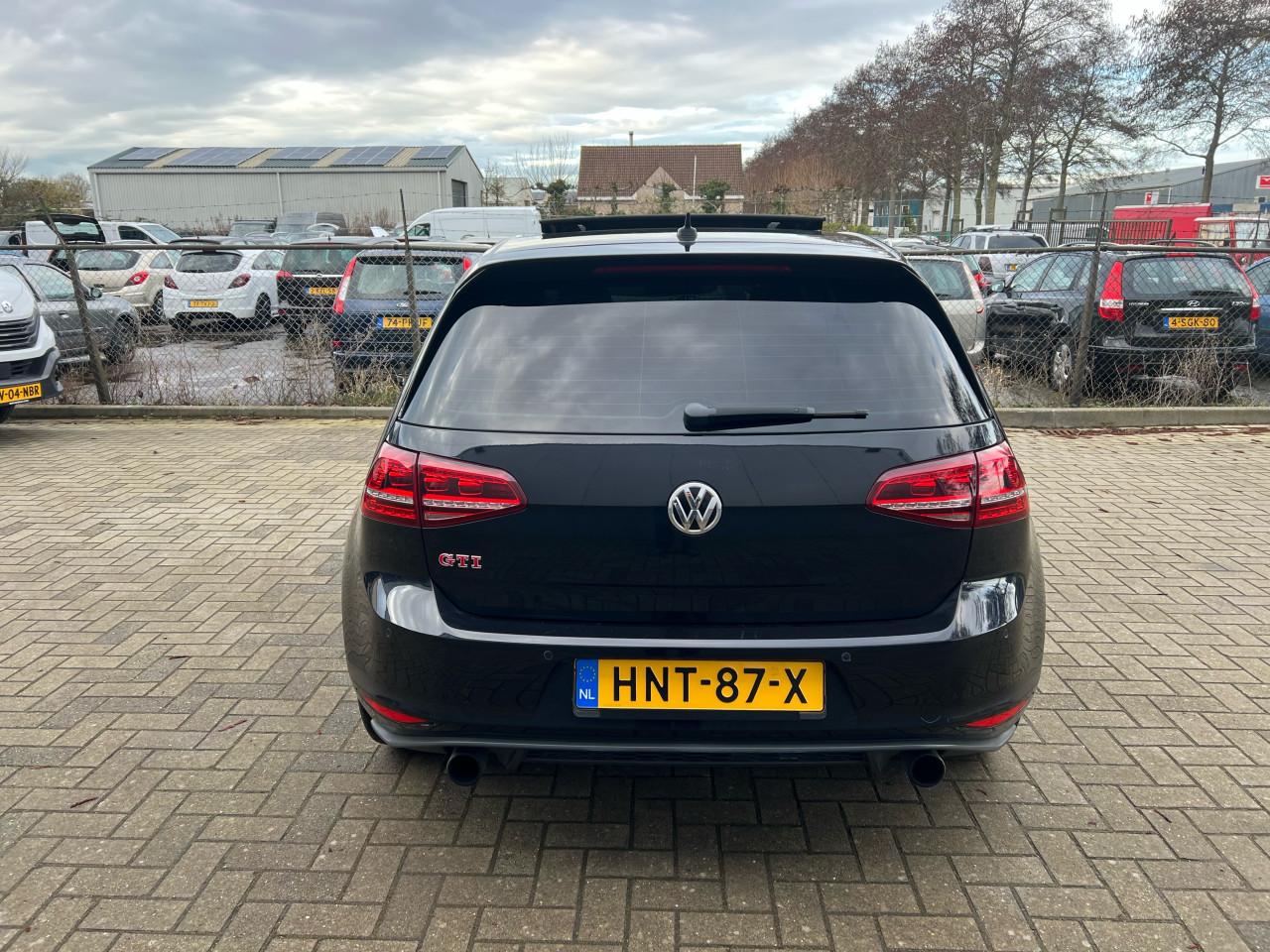 Volkswagen Golf 2.0TSI GTI Perfomance