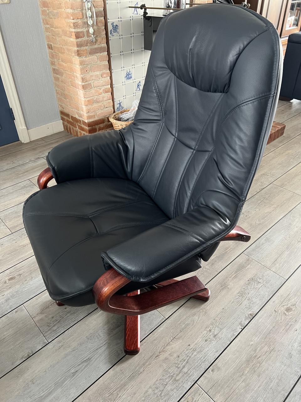 Relax stoel met bijpassend voetenbankje