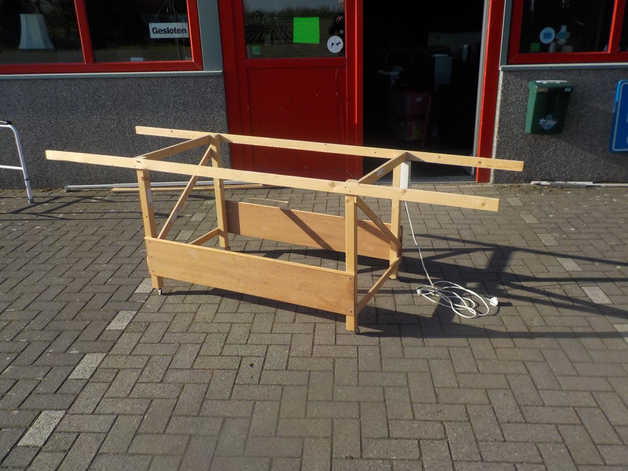 Grote werktafel / puzzeltafel / of treintjes op te laten rijden 245 x 105cm