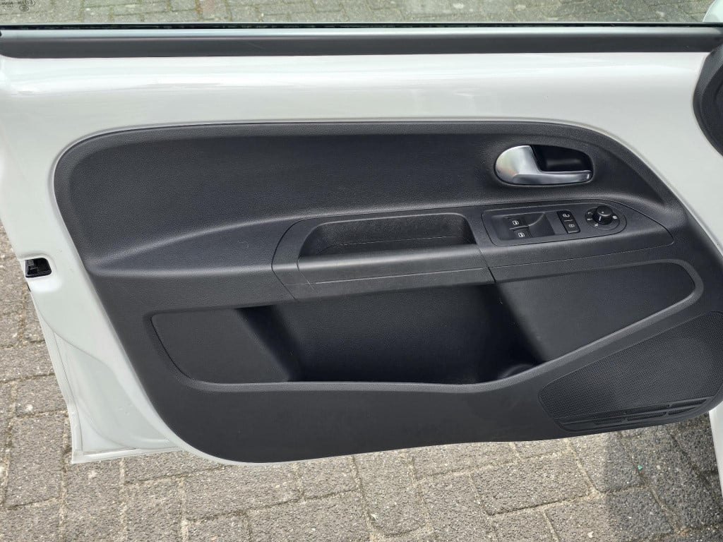 Volkswagen UP! 1.0 bmt high up!