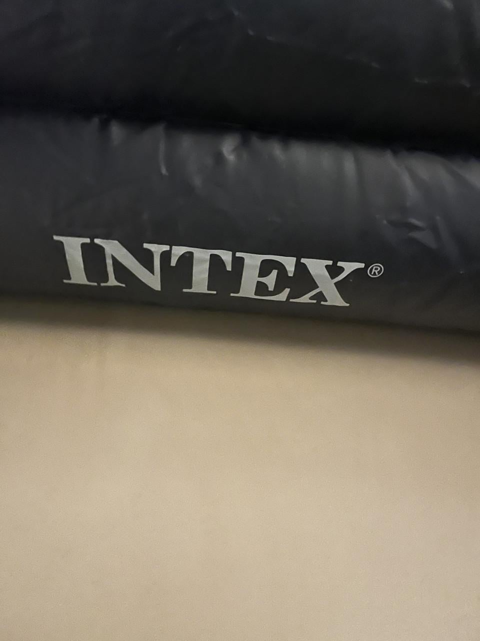 Intex Luchtbed Queen 2-persoons – met ingebouwde elektrische pomp