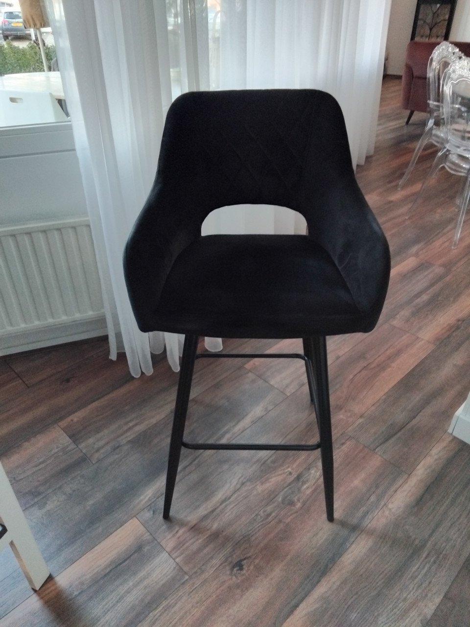 Bartafel met 4 barstoelen