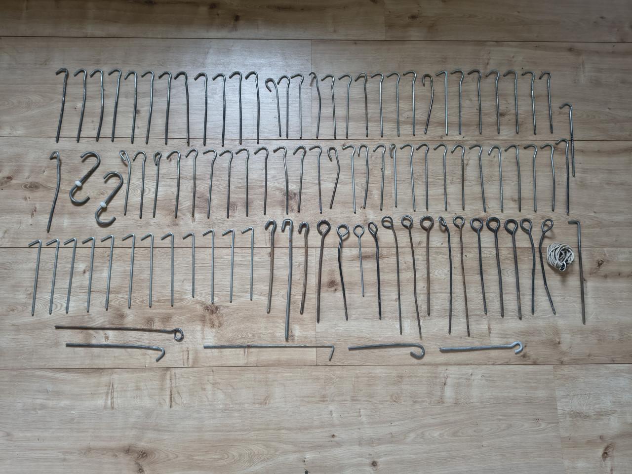 Enorme set RVS tentharingen, haringen, stormharingen voortent luifel tent.
