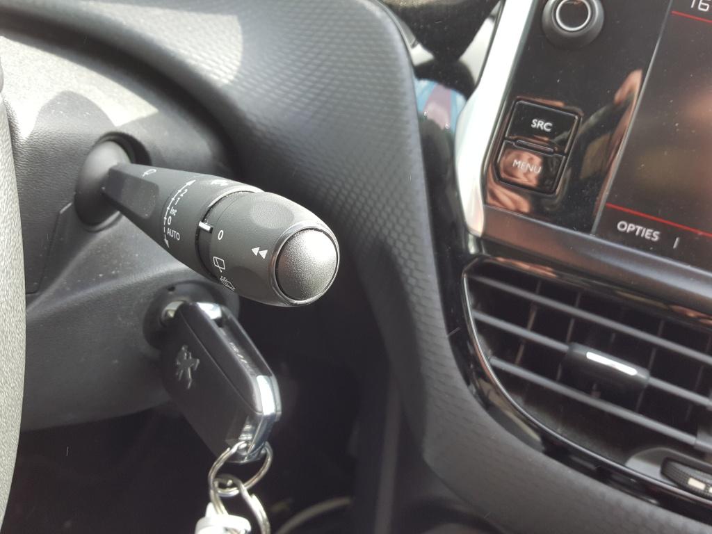 Peugeot 2008 1.2 130pk signature apple carplay & android auto | navigatie t