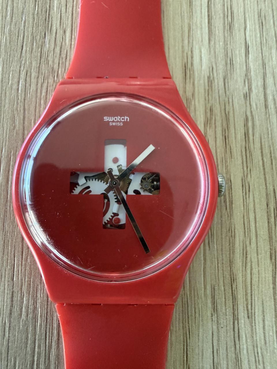 Swatch horloge rood. Swiss around the clock SUOR106