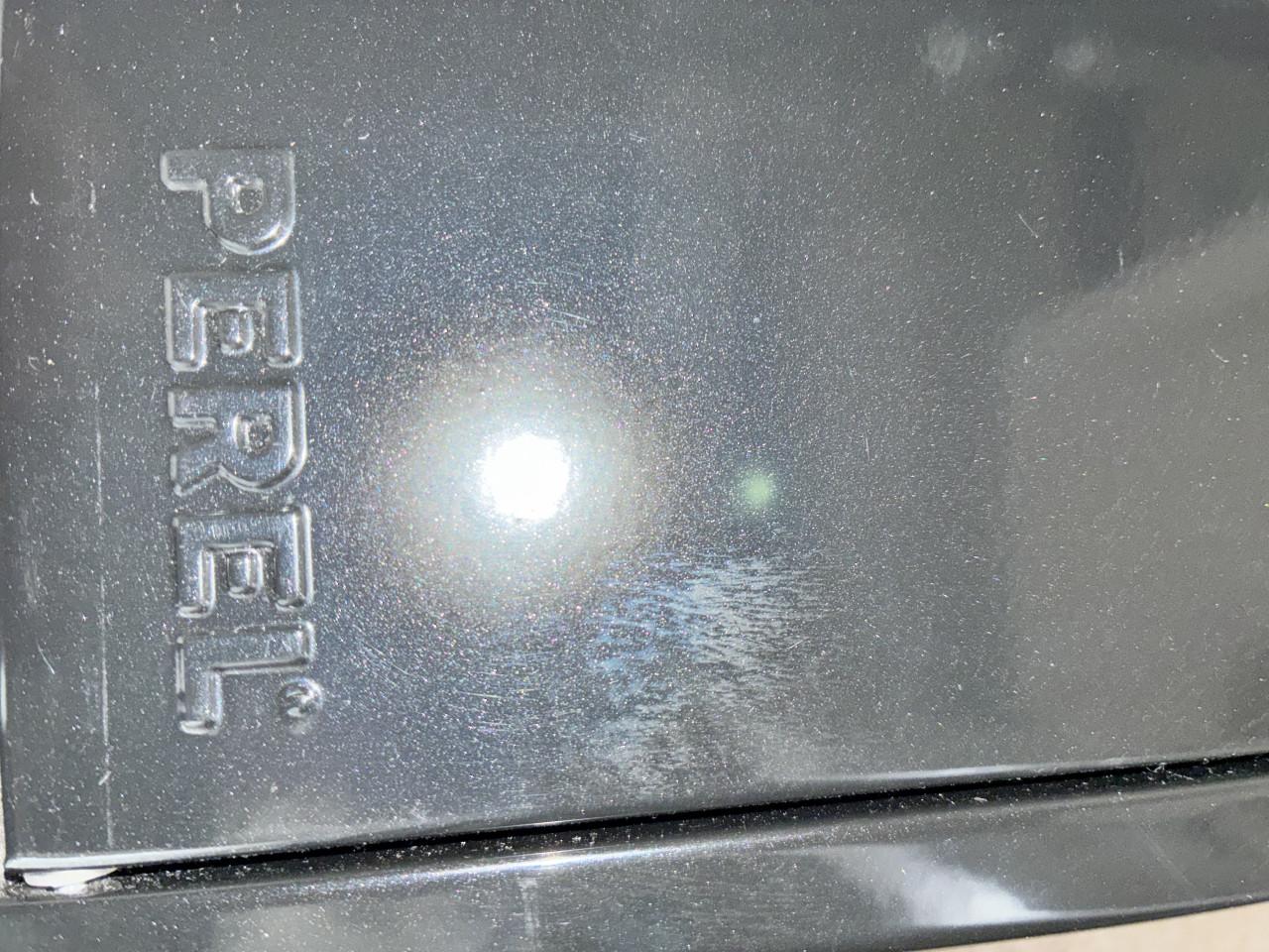Metalen zwarte brievenbus