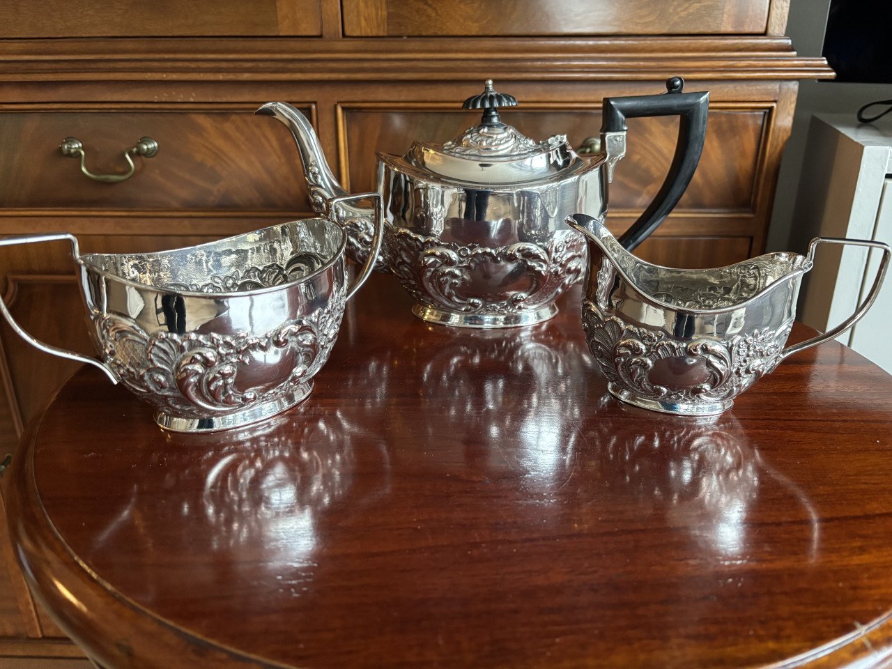 “DE MONTFORT”  VERZILVERD KOFFIE/THEE SERVIES