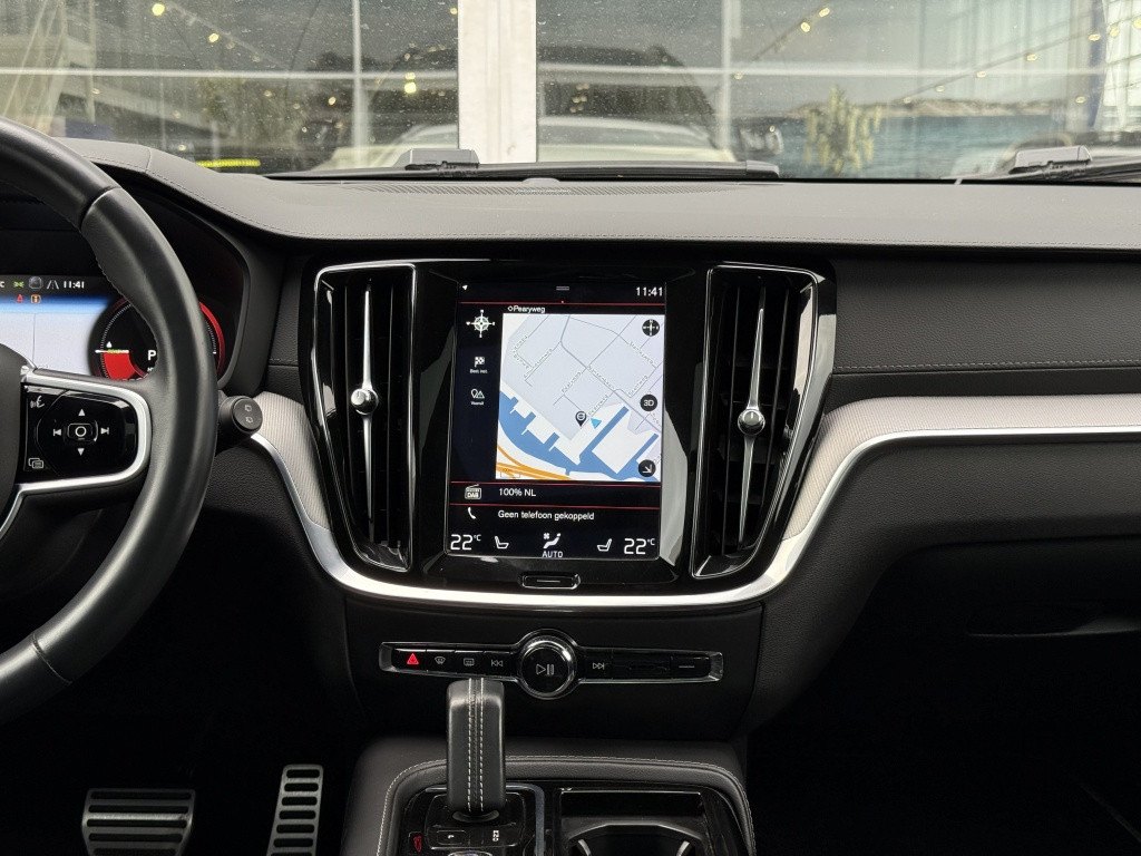 Volvo V60 t6 340pk recharge r-design| panodak| adap.cruise| 360camera| tre