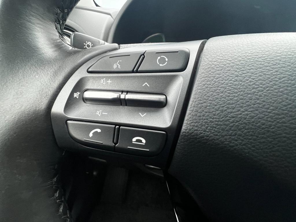 Hyundai Kona 1.6 gdi hev premium two tone, leer, camera, head up display en