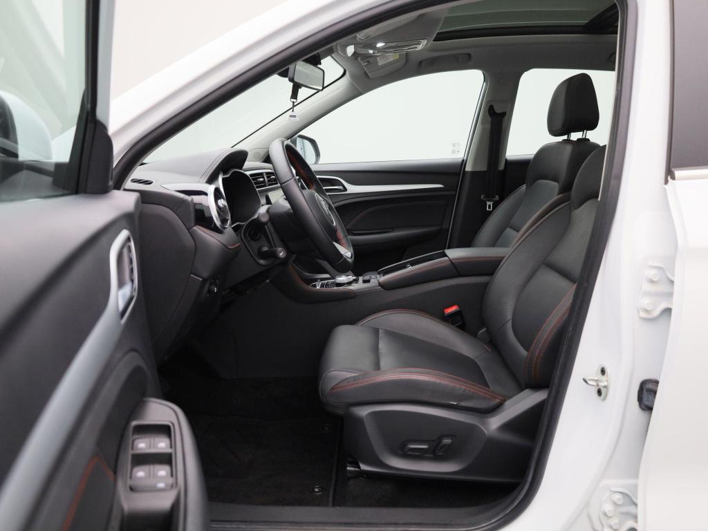 MG Zs Ev long range luxury 70 kwh | automaat | panoramadak | leder | naviga