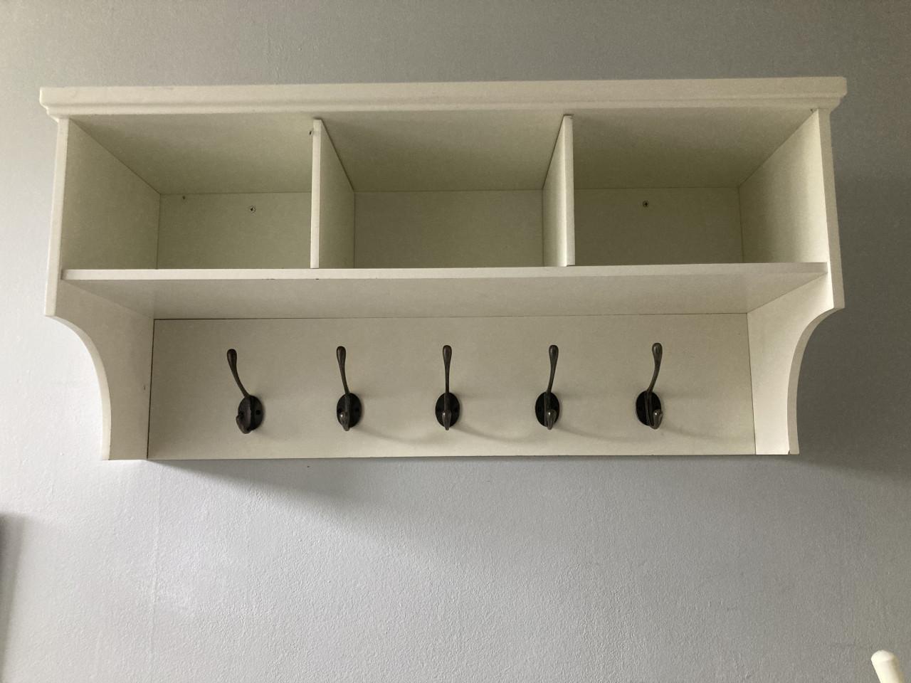 Kapstok met bijbehorend  kastje