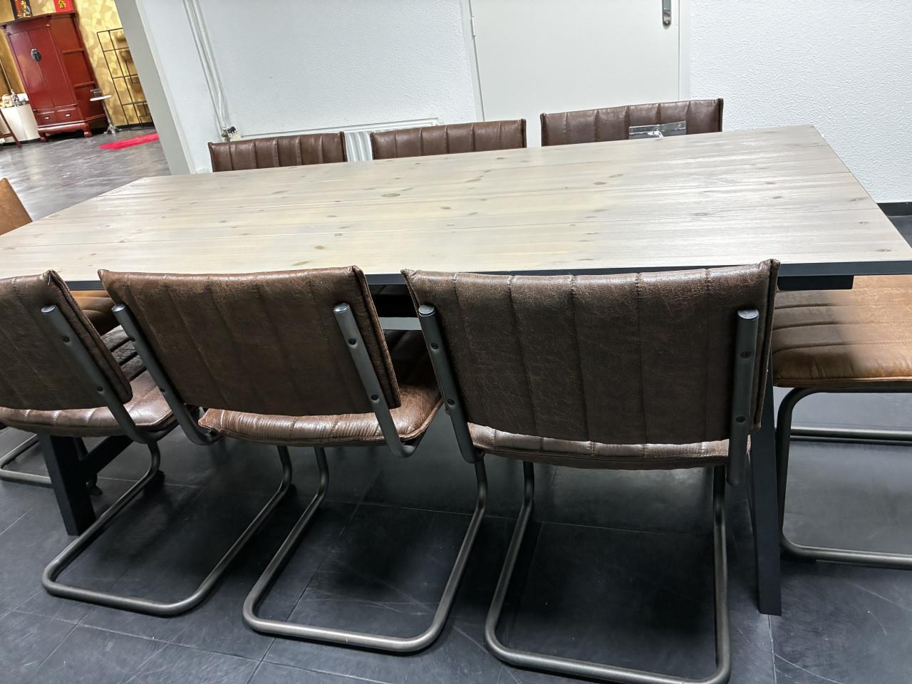 Nieuwe tafel met 8 stoelen 90x200