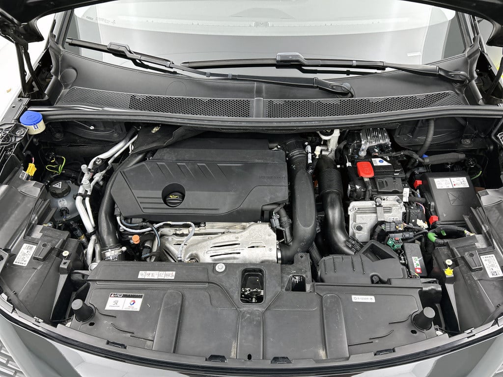 Peugeot 3008 plug-in hybrid 225pk road trip | rijklaar | trekhaak |