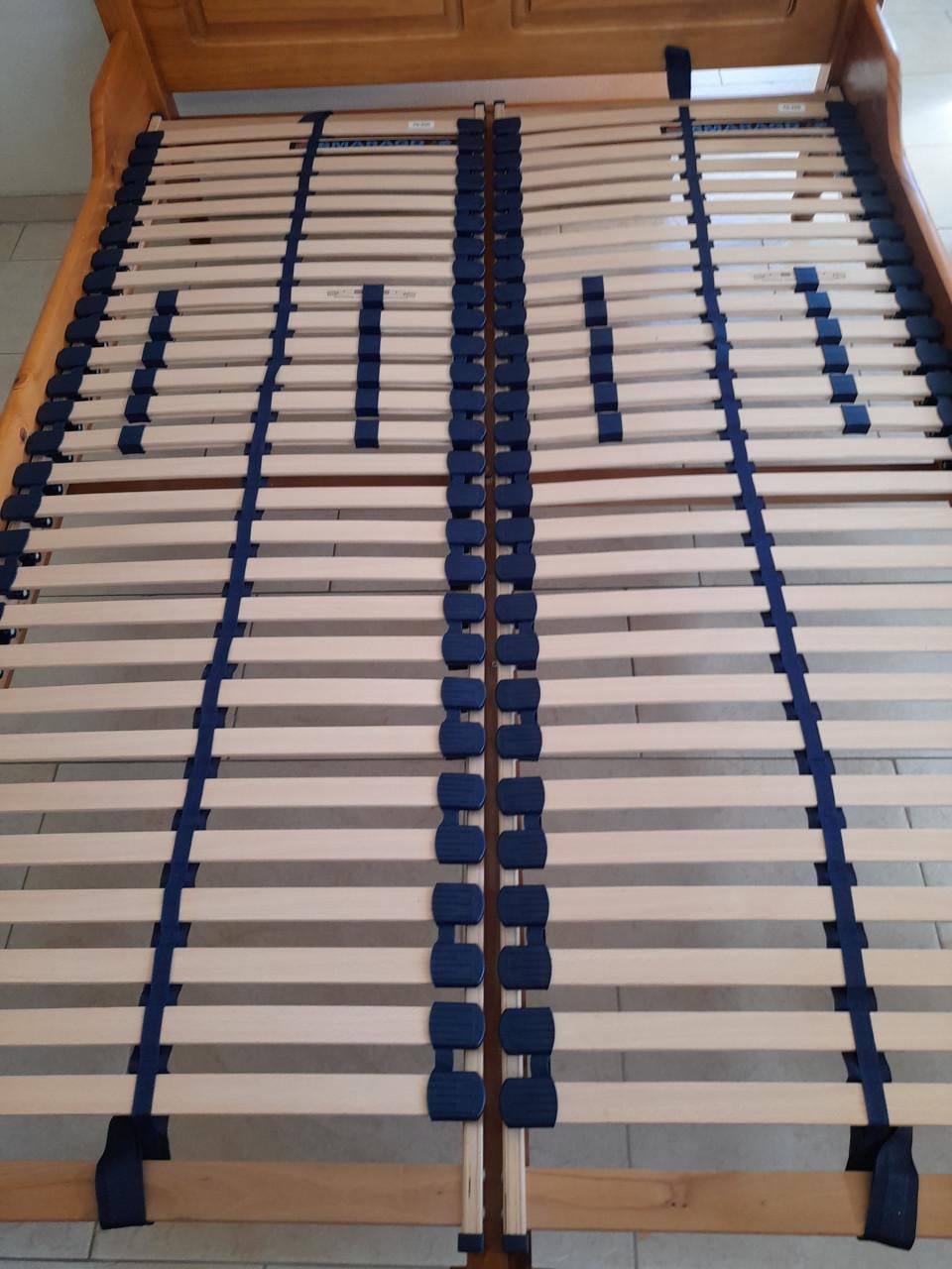 Massief houten bed 140 x 200 (in goede staat )