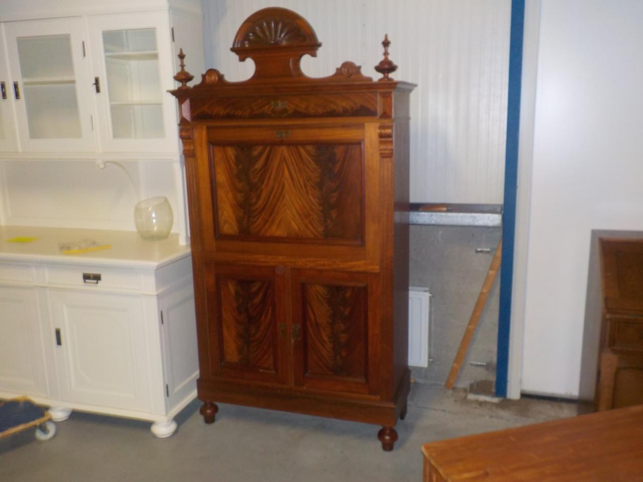 Design meubel / bureau  in goede staat . zeer speciaal koopje